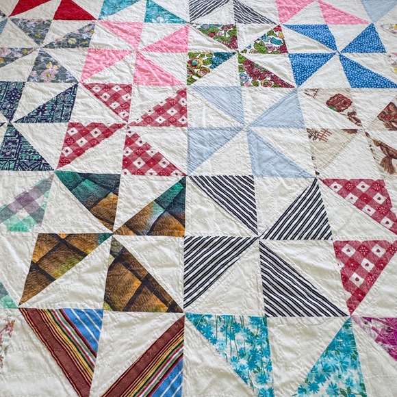 Vintage 1970s quilt, hand stitched, pinwheel pattern, twin to full size - Picture 2 of 11
